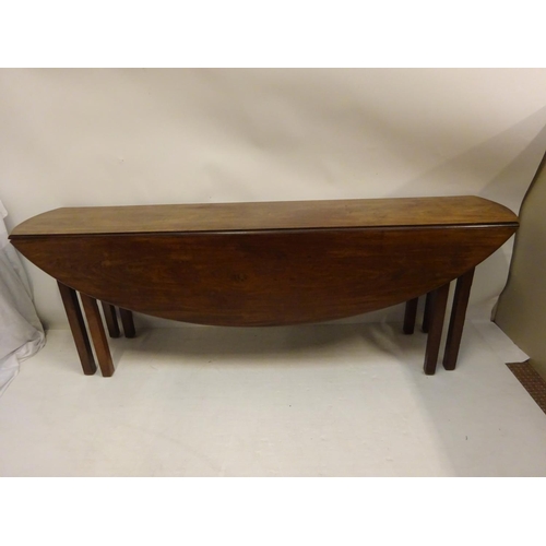 250 - A good Irish Georgian mahogany hunt table raised on square legs. Excellent colour. L. 213cm, W. 128 ... 