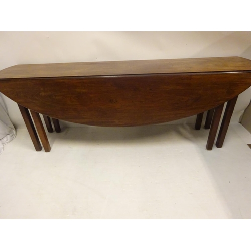 250 - A good Irish Georgian mahogany hunt table raised on square legs. Excellent colour. L. 213cm, W. 128 ... 