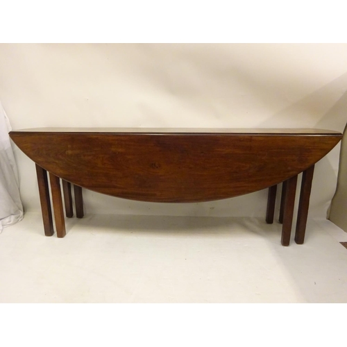 250 - A good Irish Georgian mahogany hunt table raised on square legs. Excellent colour. L. 213cm, W. 128 ... 