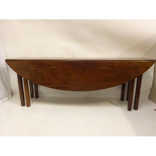 250 - A good Irish Georgian mahogany hunt table raised on square legs. Excellent colour. L. 213cm, W. 128 ... 