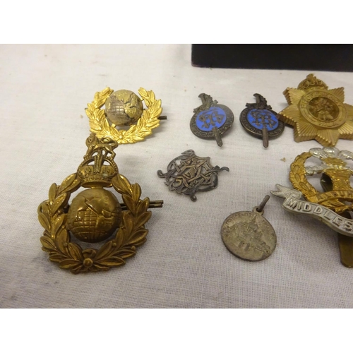 261 - Box of old badges - Women's Land Army; Middlesex Regt.; HMS Dainty; Institute of the Horse/Pony Club... 