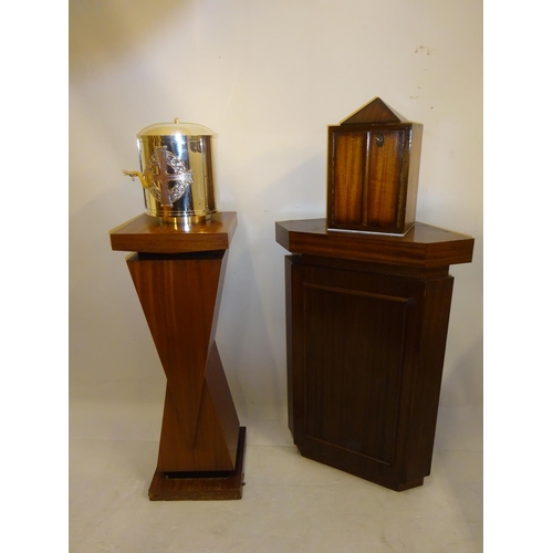 19 - Two tabernacles on pedestals.