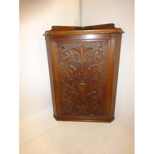 22 - 19th century hanging oak corner cabinet. H. 90cm, W. 70cm.