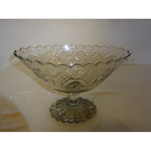 389 - An 18th century Irish boat shaped glass bowl on pedestal base possibly Waterford or Cork. Diameter 3... 