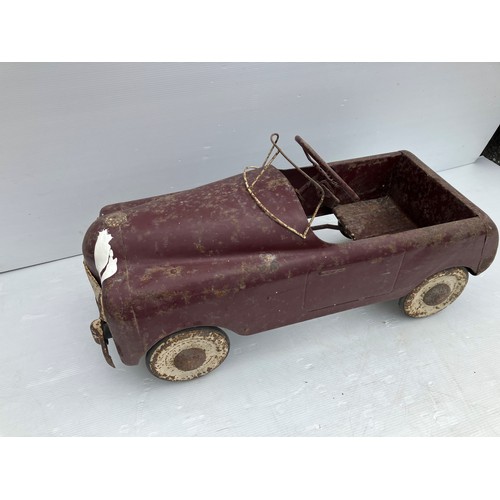 478 - Old metal child's pedal car. Circa 1950.