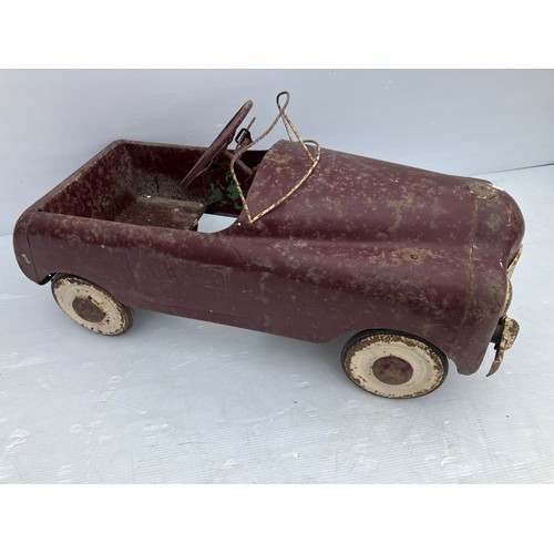 478 - Old metal child's pedal car. Circa 1950.