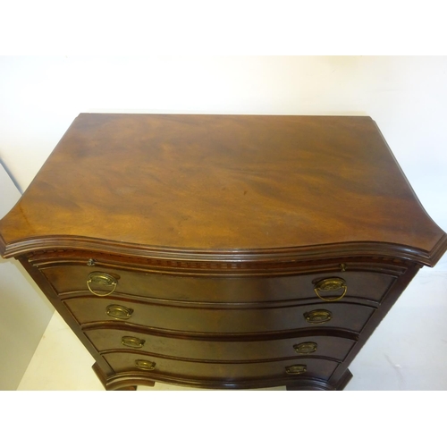 116 - A good George III style mahogany chest of drawers, the serpentine shaped top having dental cornice o... 