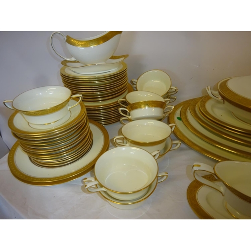 121 - A large part English China dinner service, Royal Worcester & Minton.