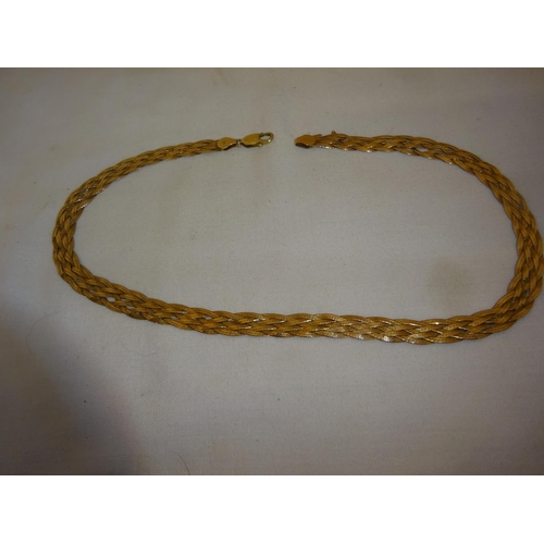 158 - 9ct gold necklace. 17g.