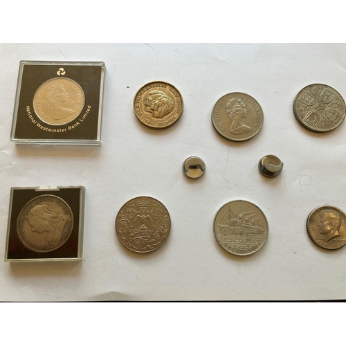 179 - Victorian 5 shilling piece and modern wedding coins.