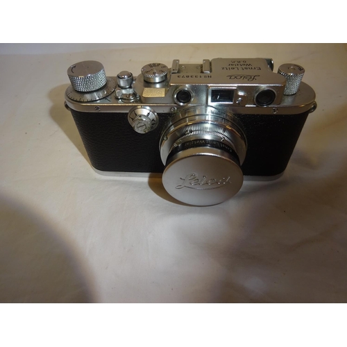 187 - INTERESTING COLLECTION OF OLD CAMERAS

Antique Leica camera with original leather case. Serial numbe... 