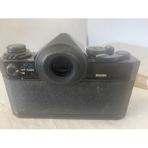 199 - Canon F-1 Camera.
See photos.