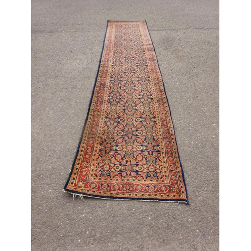 289 - Long runner rug, 390cm x 84cm.