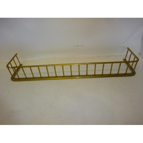 43 - Antique brass fender - W. 140cm