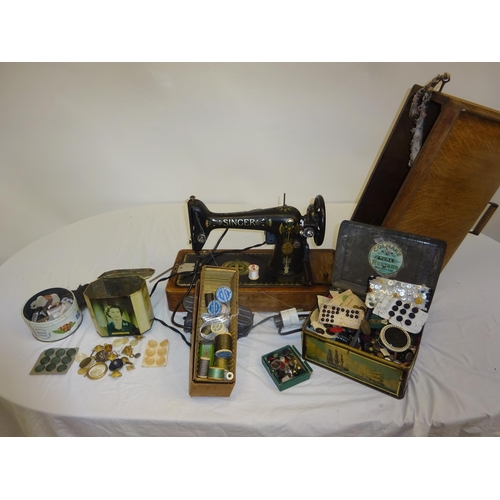 5 - Old singer sewing machine with accessories.