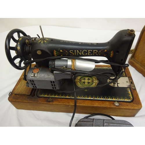 5 - Old singer sewing machine with accessories.