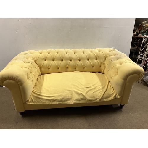 151 - Victorian chesterfield couch.(Height raised on back legs)
L. 170cm, D. 90cm, H. 70cm.