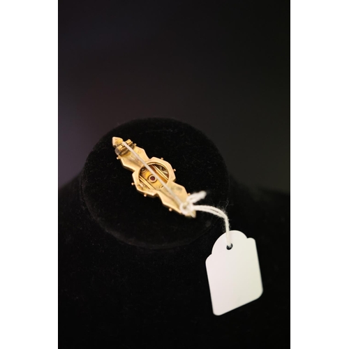 164 - An Edwardian 9ct gold brooch.