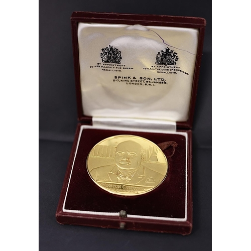 184 - A Churchill 22ct gold Commemorative medal, limited edition No. 101, with original Spink fitted box, ... 