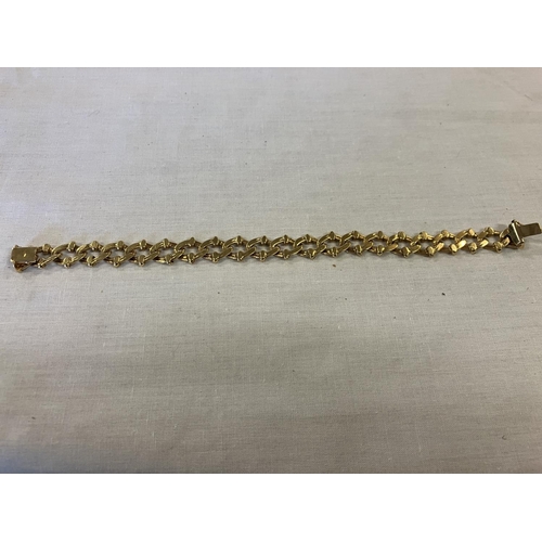 216 - 9ct gold link bracelet. Weight 22g approx. L. 18cm, approx.