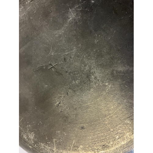 250 - A large collection of antique pewter plates. Diameter of large plate 45cm.