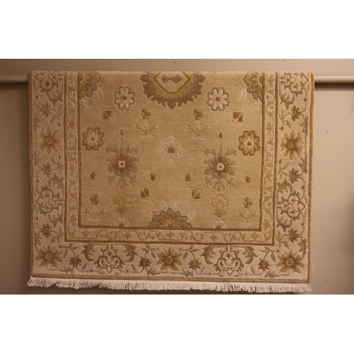 263 - Large drawing room rug. 260cm x 160cm approx.