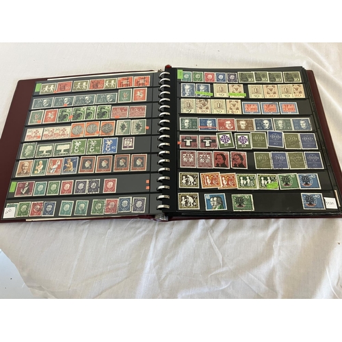 293 - Stamp stock book, Ireland 1922-2023, 2,900 stamps in yearly rotation together with a stamp album - G... 