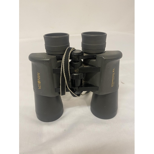 302 - Field binoculars 7 x 50.