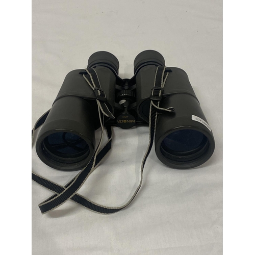 302 - Field binoculars 7 x 50.