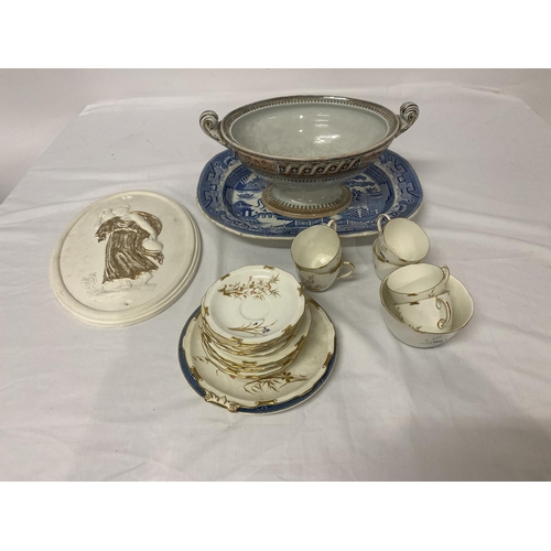 318 - Mixed lot of chinaware - meat platters, etc.