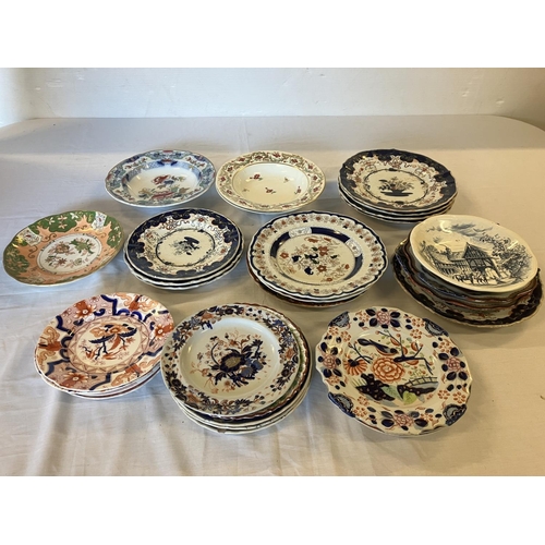 363 - Quantity of Victorian dinner plates. As found.