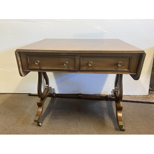 371 - A Cork Regency mahogany sofa table, the reeded rectangular top over 2 real and 2 dummy drawers, supp... 