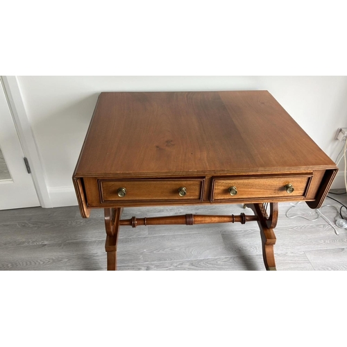 371 - A Cork Regency mahogany sofa table, the reeded rectangular top over 2 real and 2 dummy drawers, supp... 