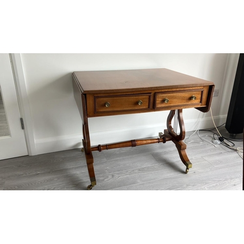 371 - A Cork Regency mahogany sofa table, the reeded rectangular top over 2 real and 2 dummy drawers, supp... 