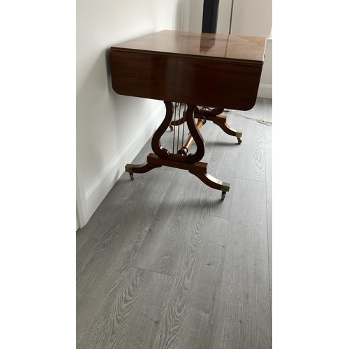 371 - A Cork Regency mahogany sofa table, the reeded rectangular top over 2 real and 2 dummy drawers, supp... 