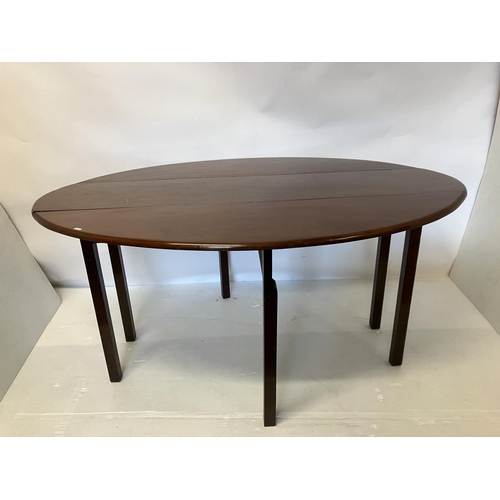 81 - Antique mahogany drop leaf hunt table. Length 5ft.