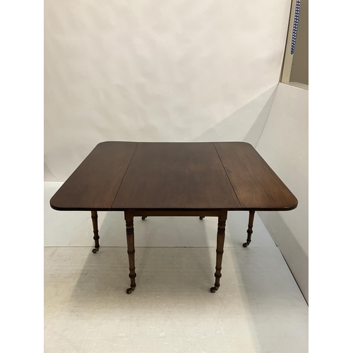 122 - A good Georgian mahogany drop leaf dining table raised on ring turned legs. W. 125cm. L. 140cm appro... 