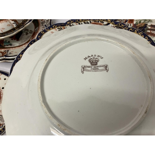 144 - A large antique Mason's ironstone dinner service in the Chinese style. Over 100 pieces.