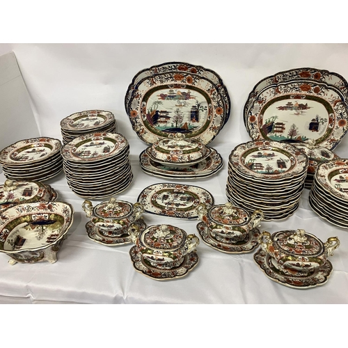 144 - A large antique Mason's ironstone dinner service in the Chinese style. Over 100 pieces.