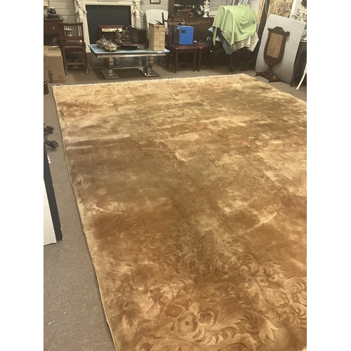 148 - A good quality large old wool rug with a pattern on each corner. (recently cleaned) 458cm x 366cm ap... 