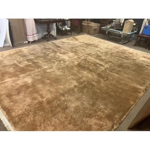 148 - A good quality large old wool rug with a pattern on each corner. (recently cleaned) 458cm x 366cm ap... 