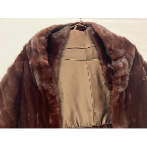 263 - A fine quality mink stole.