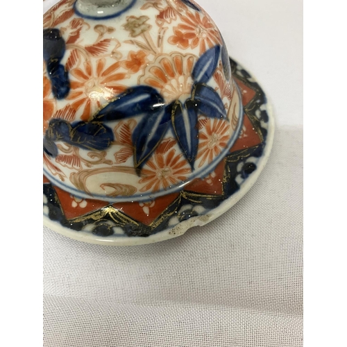 278 - Large and small Imari wall plates and an Imari urn and lid. (2 chips on rim of lid)