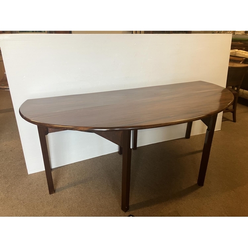 274 - A good quality mahogany hunt table raised on square legs. L. 194cm.