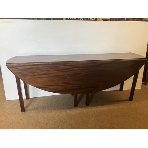 274 - A good quality mahogany hunt table raised on square legs. L. 194cm.