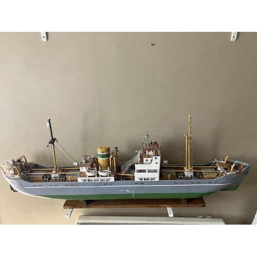 286 - A good and well detailed ships model of the Irish Hazel. W. 170cm.