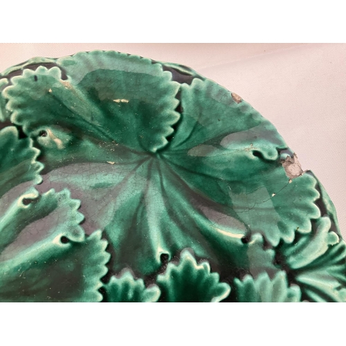 315 - Quantity of Wedgewood green leaf plates.