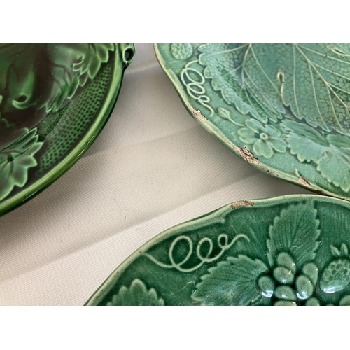 315 - Quantity of Wedgewood green leaf plates.