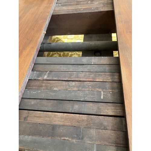 359 - Large Victorian mahogany dining table raised on 5 legs and having 1 spare leaf. (This table would ta... 