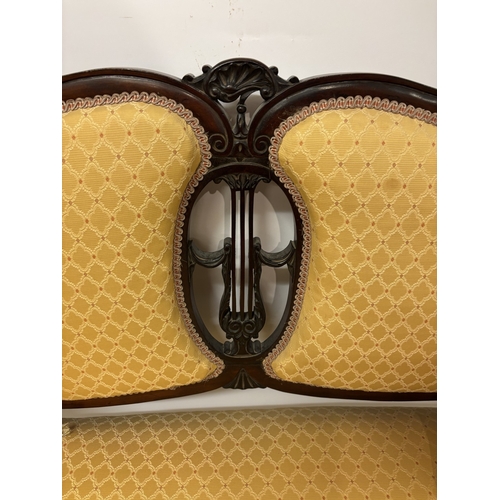67 - Edwardian mahogany framed drawing room settee. W. 135cm.